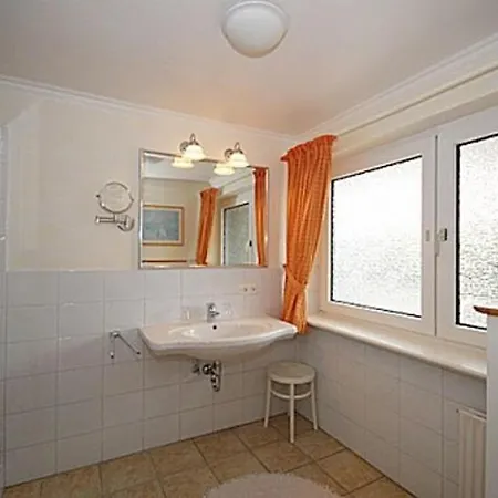 Haus Weissenburg Eg_west Apartment *